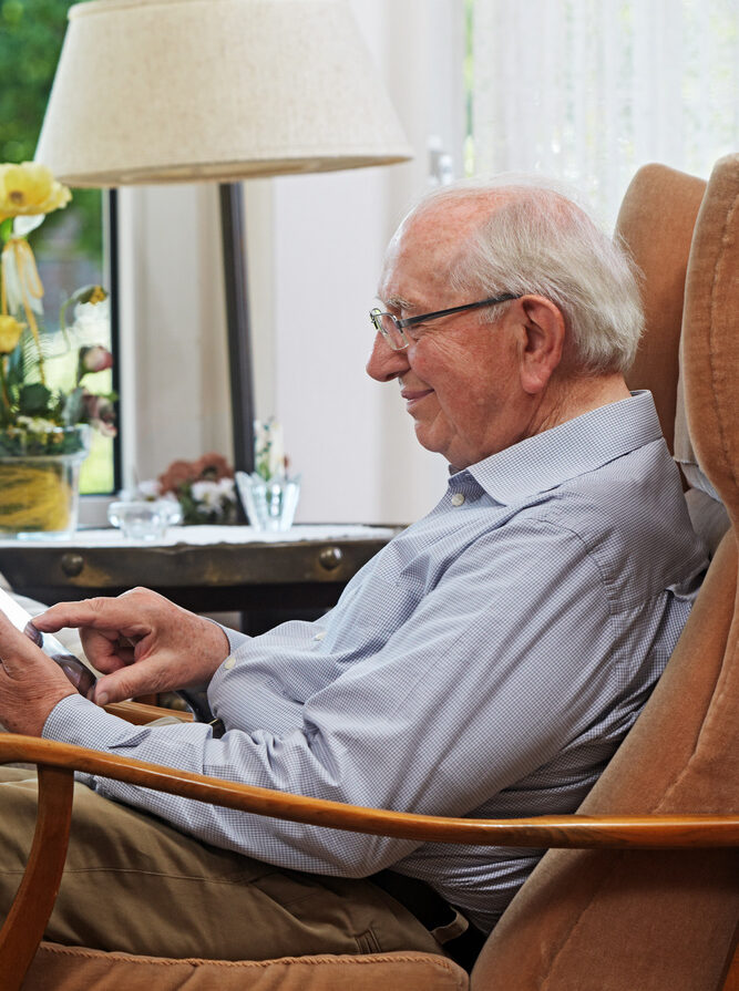 Senior couple, reading